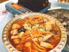 柳州螺蛳鸭脚煲-刘姐啤酒鱼民族演艺餐厅(西街总店)