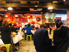 大堂-鲜入围煮花胶鸡海鲜火锅