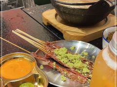 -何妹湿辣牛肉·粤式烧烤砂煲(桂雅路店)