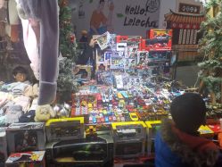 -逝水玩具折扣店