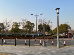 -奕欧来上海购物村停车场