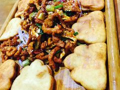 东镇烤三味-老东镇啤酒屋海鲜加工·蒸汽海鲜·海鲜烧烤(台东店)