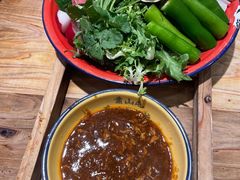 -靠山屯东北铁锅炖(东北菜，古美西路店)