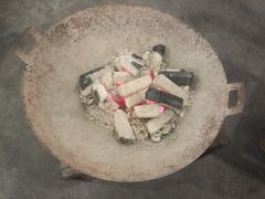 -茅草房·河畔园林火锅