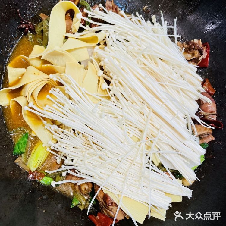 烀呦铁锅炖大鹅，[调皮]千禧年后最钟意的铁锅炖