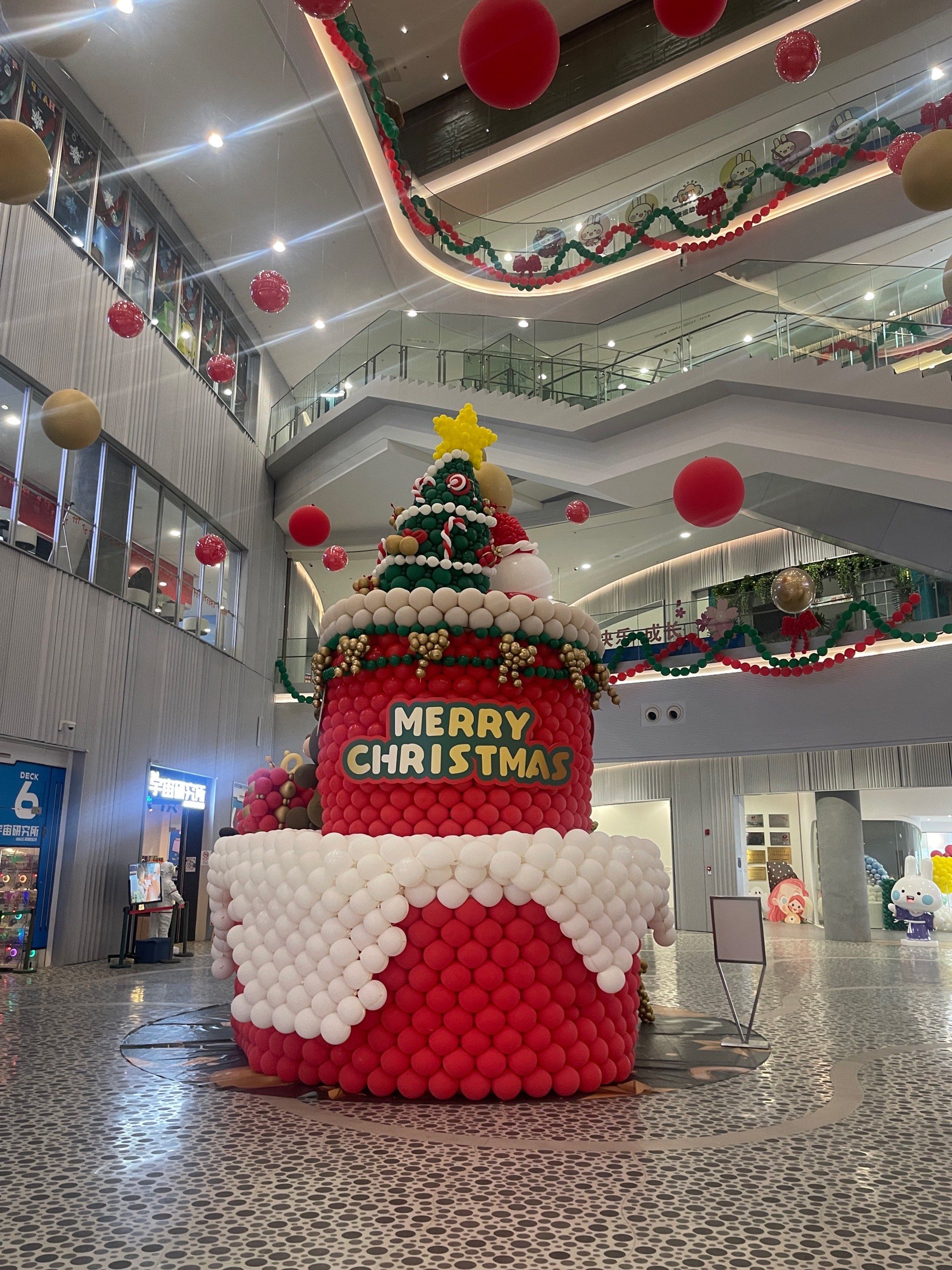 比较适合室内活动,特别是带小朋友的家长,这个商场是亲子主题的乐园