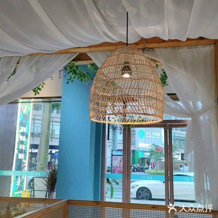带一家人来本月吃椰子鸡煲仔饭