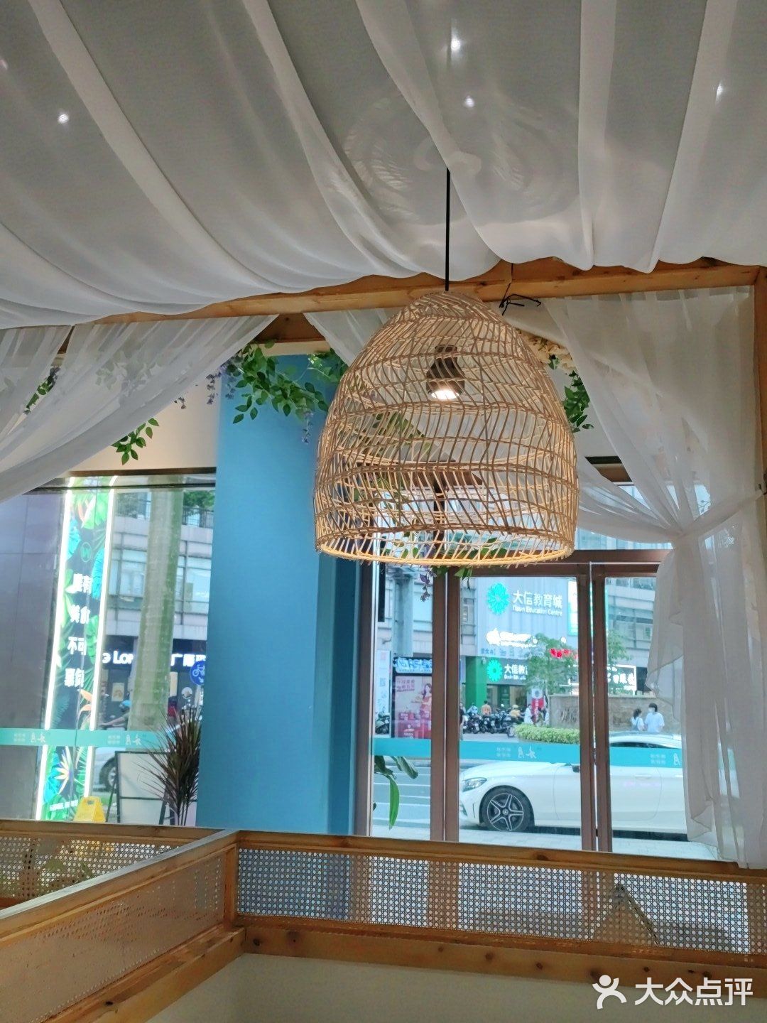 带一家人来本月吃椰子鸡煲仔饭