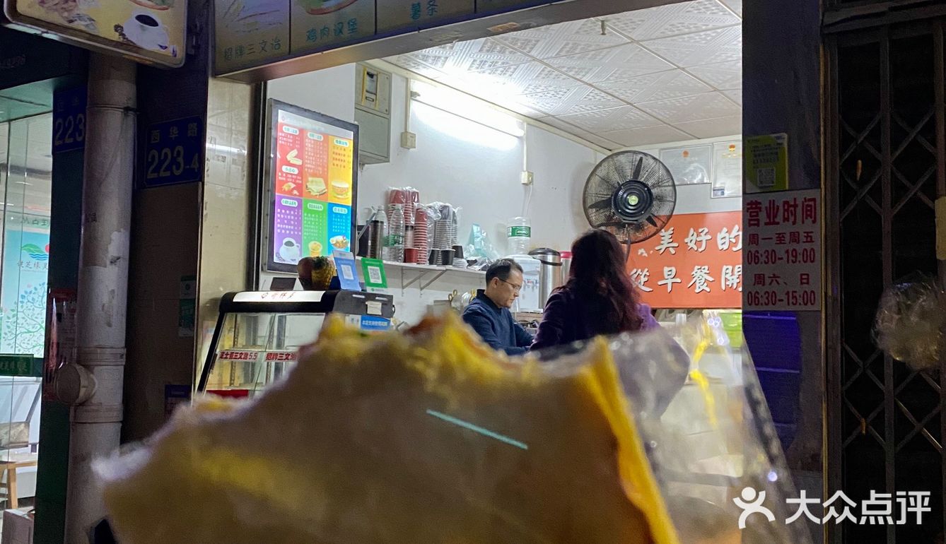 很多人在排队买，很害怕老板和我们说卖完了