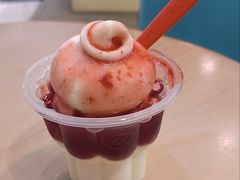 小杯草莓圣代-DQ·蛋糕·冰淇淋(金鹰天地店)
