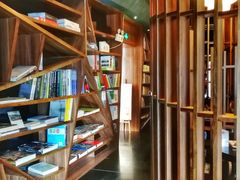 -钟书阁(松江泰晤士小镇店)