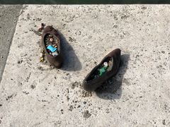 -多瑙河畔鞋履雕塑