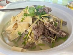 -红栌温泉山庄生态美食餐厅