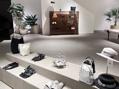 -洪小鹏生活美学馆(领SHOW天地店)