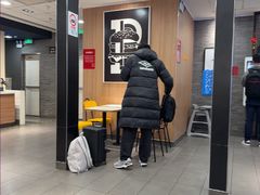 -麦当劳(上海虹桥站30B检票口楼上)