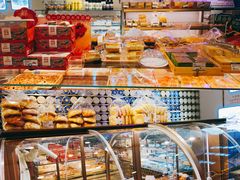 面包甜点陈列柜-昆明冠生园·蛋糕·面包(南强街店)