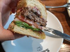 蓝莓鹅肝汉堡-TIGERS老虎西餐(亦庄店)