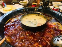 -临界音乐酒馆·小龙虾·江湖菜(华熙LIVE·鱼洞店)