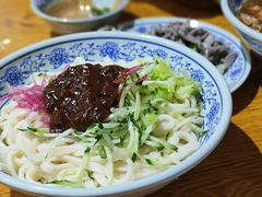 老北京炸酱面-门框胡同百年卤煮(鸟巢店)