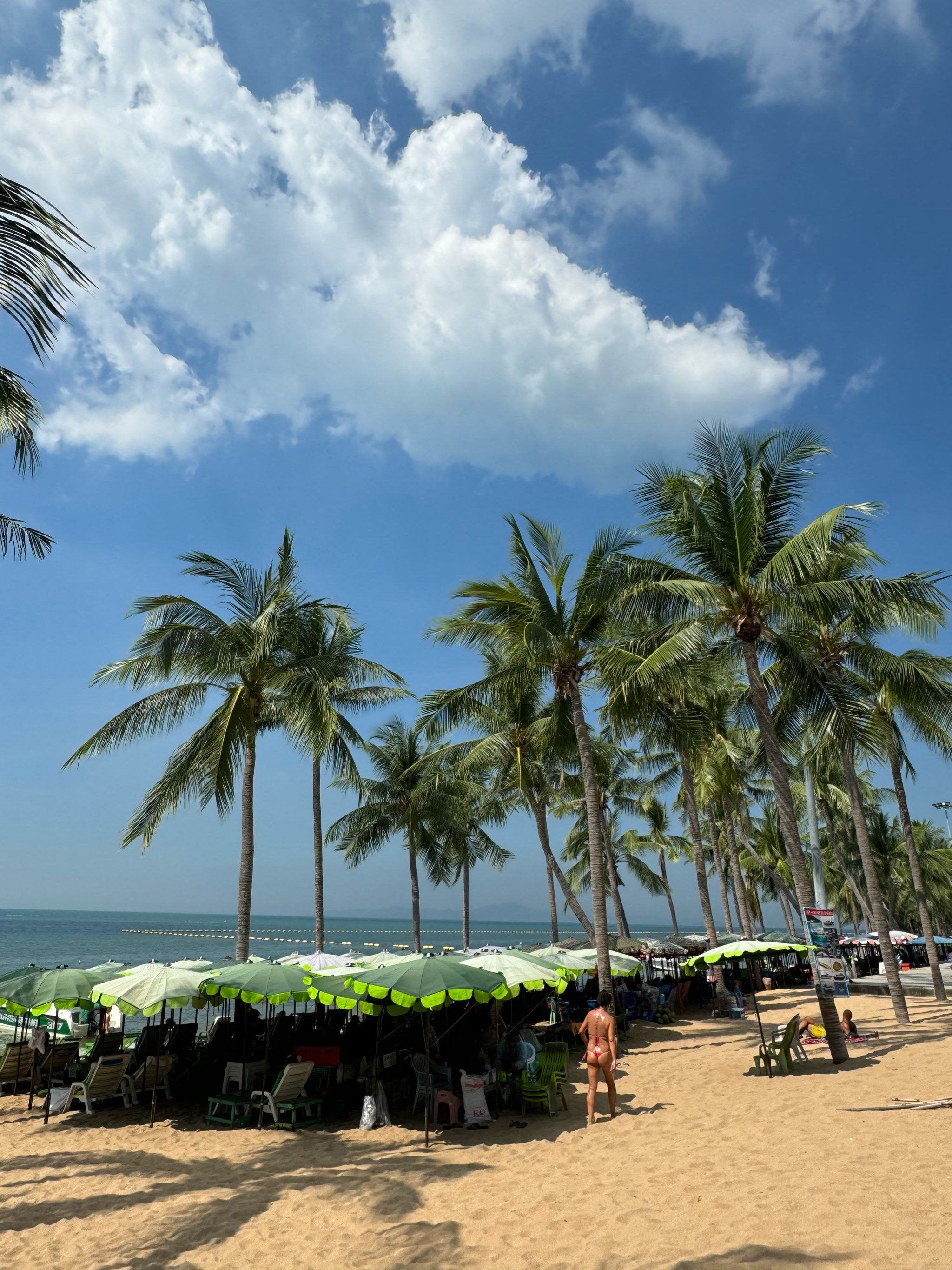 芭提雅中天海滩