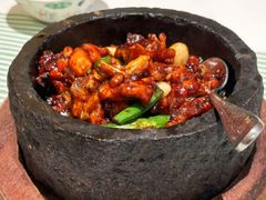 招牌石锅杭椒牛蛙-桂满陇·手作小笼包&江南叫花鸡(中山公园店)