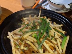 -帅巴人舅母子腊蹄民俗村