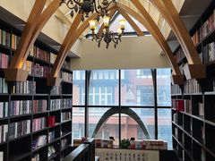 -钟书阁(松江泰晤士小镇店)