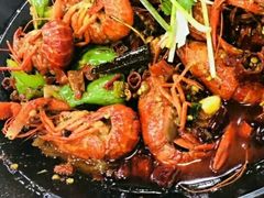 -虾弄弄海派小龙虾·牛羊蝎子火锅