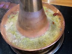 -果松木炭酸菜铜火锅·外婆参鸡汤
