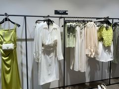 -URBAN REVIVO(高德置地广场·春广场店)