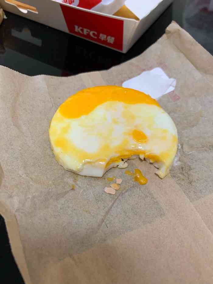 打分 肯德基真是出精品呀!猪柳蛋汉堡里的蛋两口吃出三个蛋壳!