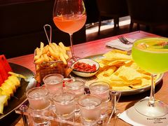-FOUR PLAY BAR