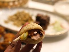 酥饼夹烤鸭-东海朗廷酒店-唐阁T’ANG COURT 中餐厅