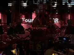 -FOUR PLAY BAR