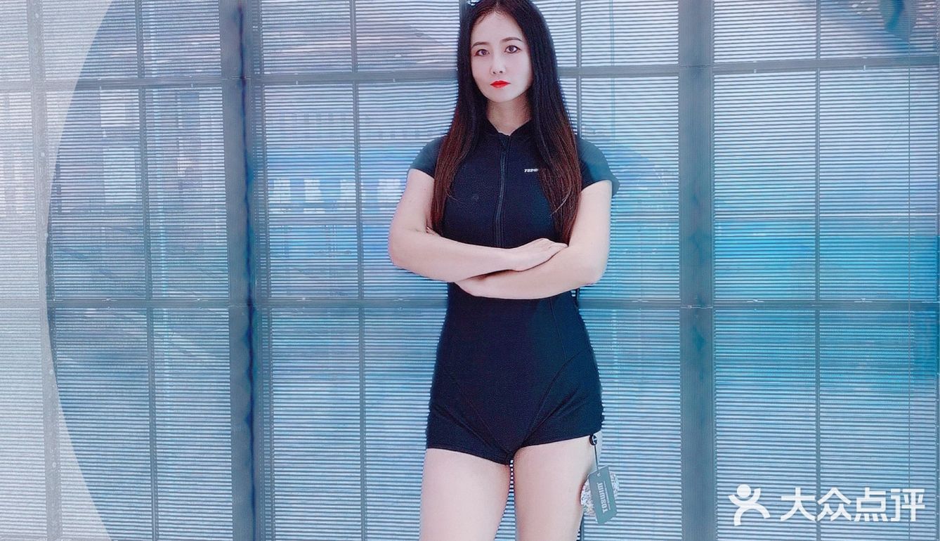 伟德bv1946官网昆明冬日氛围感拉满！跟着香港明星足球队解锁翠湖海鸥+梧桐黄墙的浪漫剧本