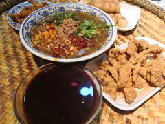 -爆炸头阿姨小四川正宗川味小吃(无任何分店)