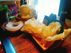 -老牌坊云南鱼豆花火锅(爱建店)