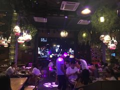 -胡桃里音乐餐厅(陶溪川店)(川湘赣菜·世界百大酒庄直供红酒·音乐表演)