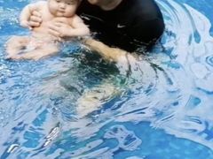 -Swim斯卫姆国际儿童游泳中心(红博中央公园店)