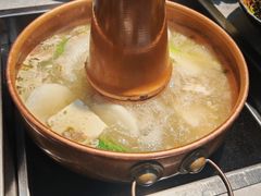 -洞庭洲·防空洞火锅·铜锅涮肉·烧烤(新百广场店)