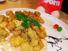 咸蛋黄牛蛙掌中宝-避风塘(宝山万达店)