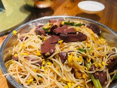 鸭血鸭肠炒豆芽-聚丰农庄