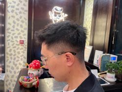 -东方先生国潮男士理发馆
