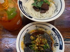 -黑白电视长沙小吃(美林M·LIVE天地东座店)