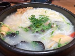蒙自过桥米线-麦麦山云南菜(复地活力城店)