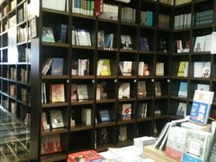 -钟书阁(松江泰晤士小镇店)