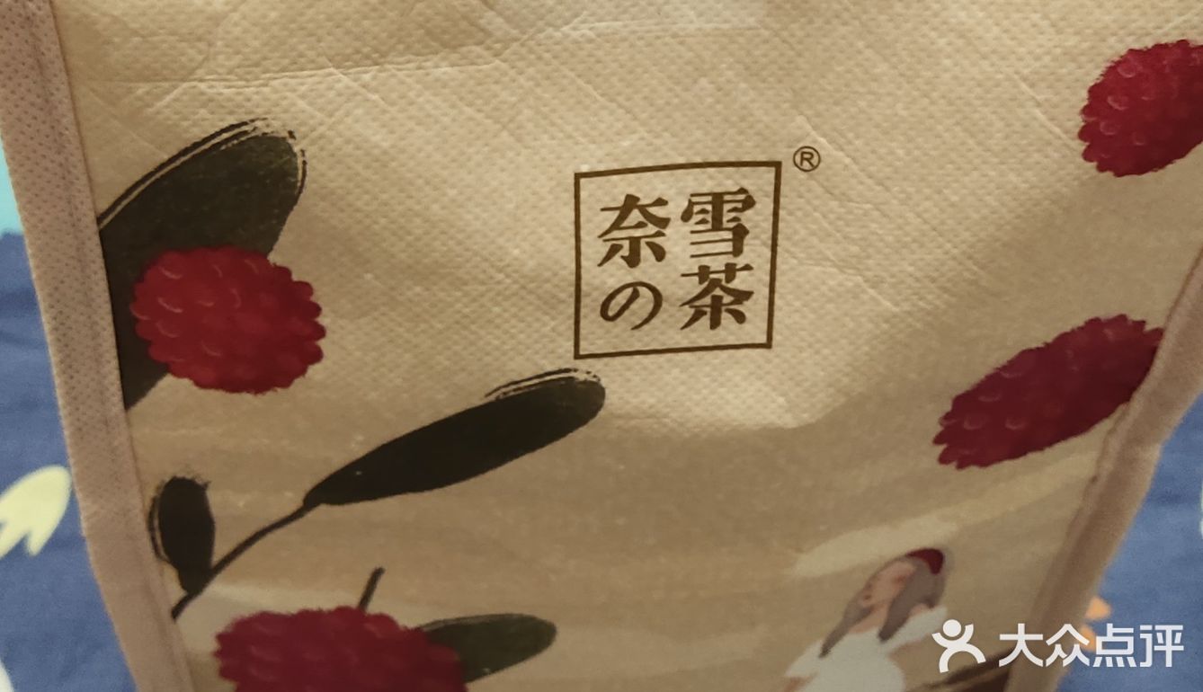 环境： 凯德一楼，公交站方向，虽然在门口旁边