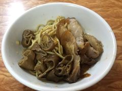-松树干拌面店