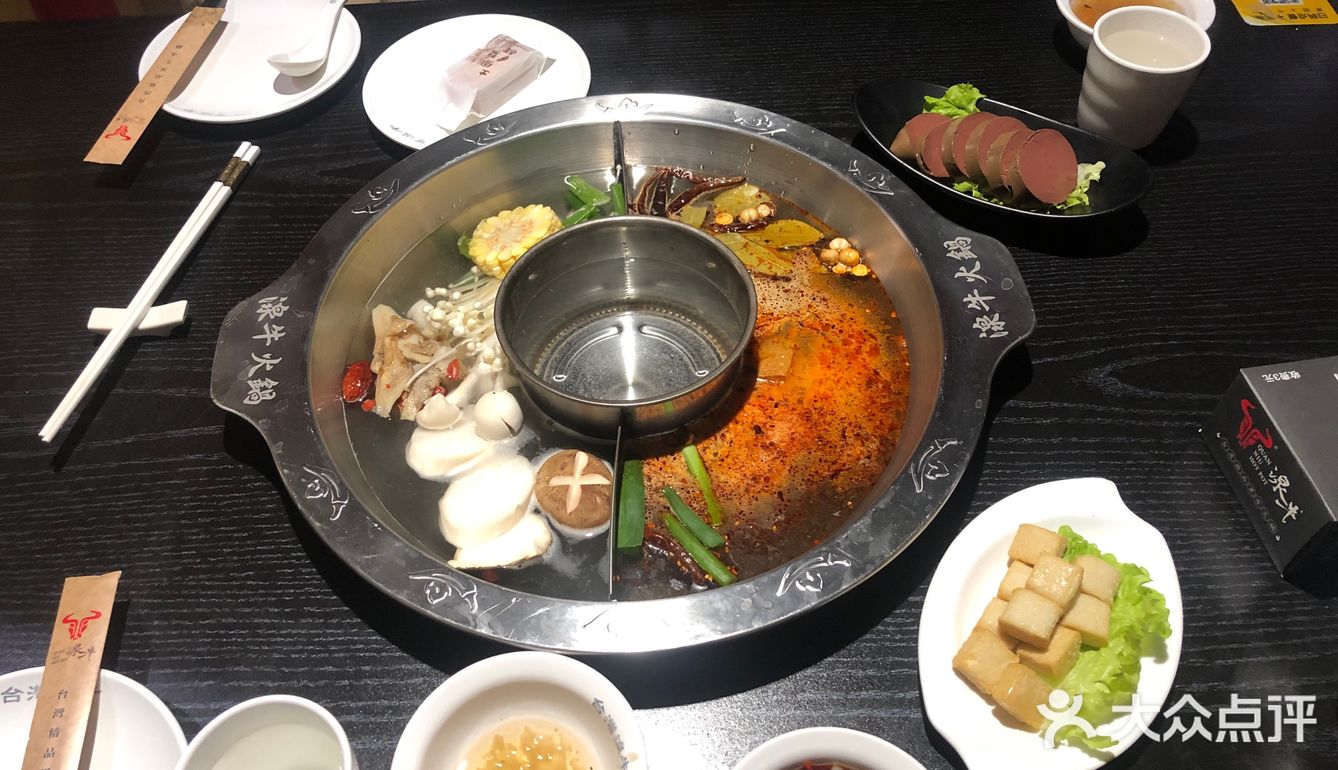 矿泉水锅底的台湾火锅