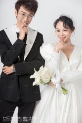 -现代经典婚纱摄影
